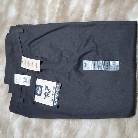 Dockers Signature Khaki Lux Classic-Fit Stretch - Picture 6 of 6